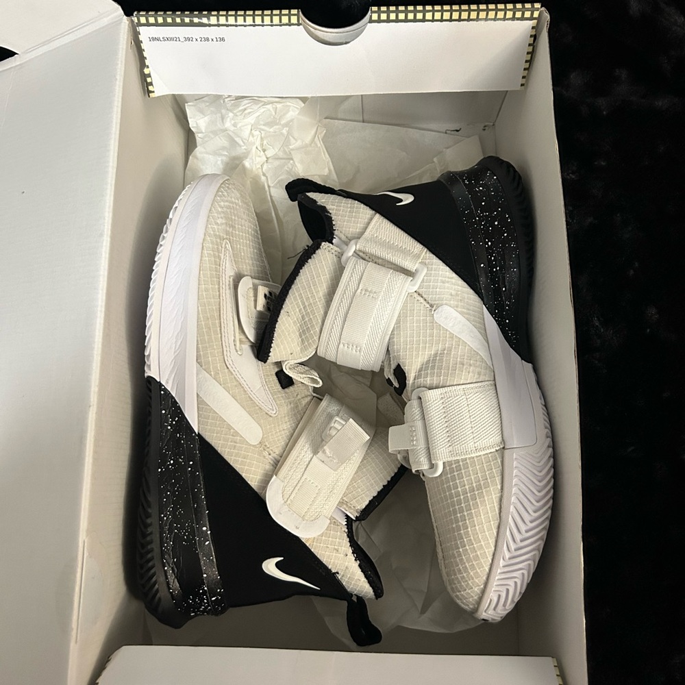 Used Nike Men's LeBron James Soldier 13/XIII Basketball shoes